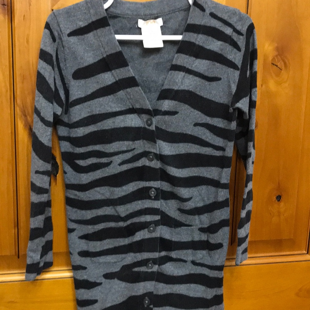 5/$25 Joe v-neck button down shirt